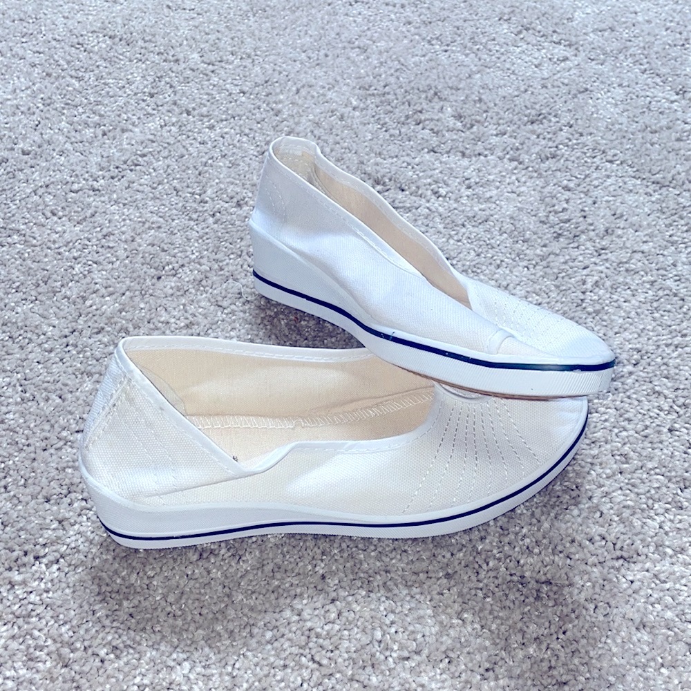 New white wedge ballet style walking shoe canvas size 7.5